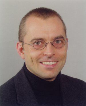 Dr. Arndt Embacher